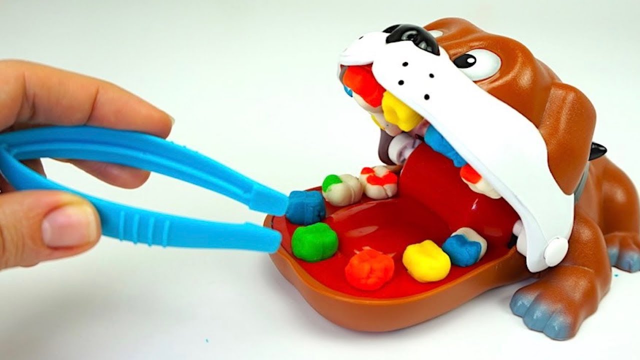 Распаковываем игрушку с пластилином для детей