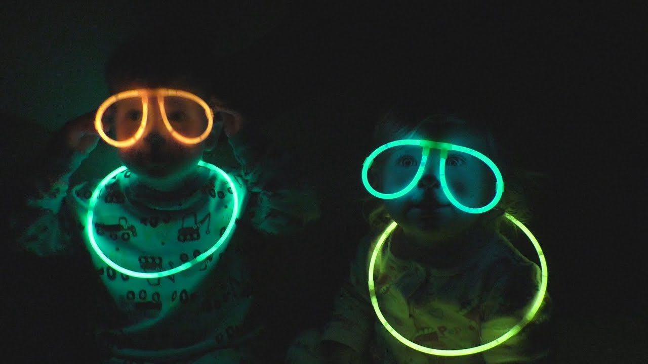 ★ Распаковка Очки и Ожерелья Светятся в Темноте Fun Kids Glow In The Dark Eye Glasses Roma Show
