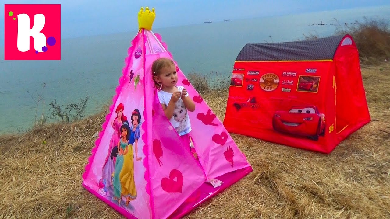 Пикник с палаткой Дисней Принцессы и костром на берегу моря