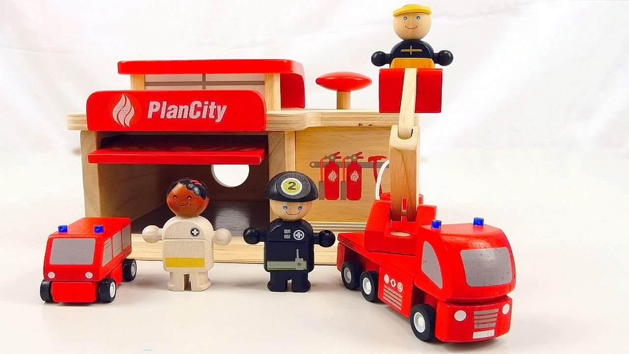 Машинки с пожарной частью в Деревянном Городке Plan City - Развивающее видео для детей про Машинки