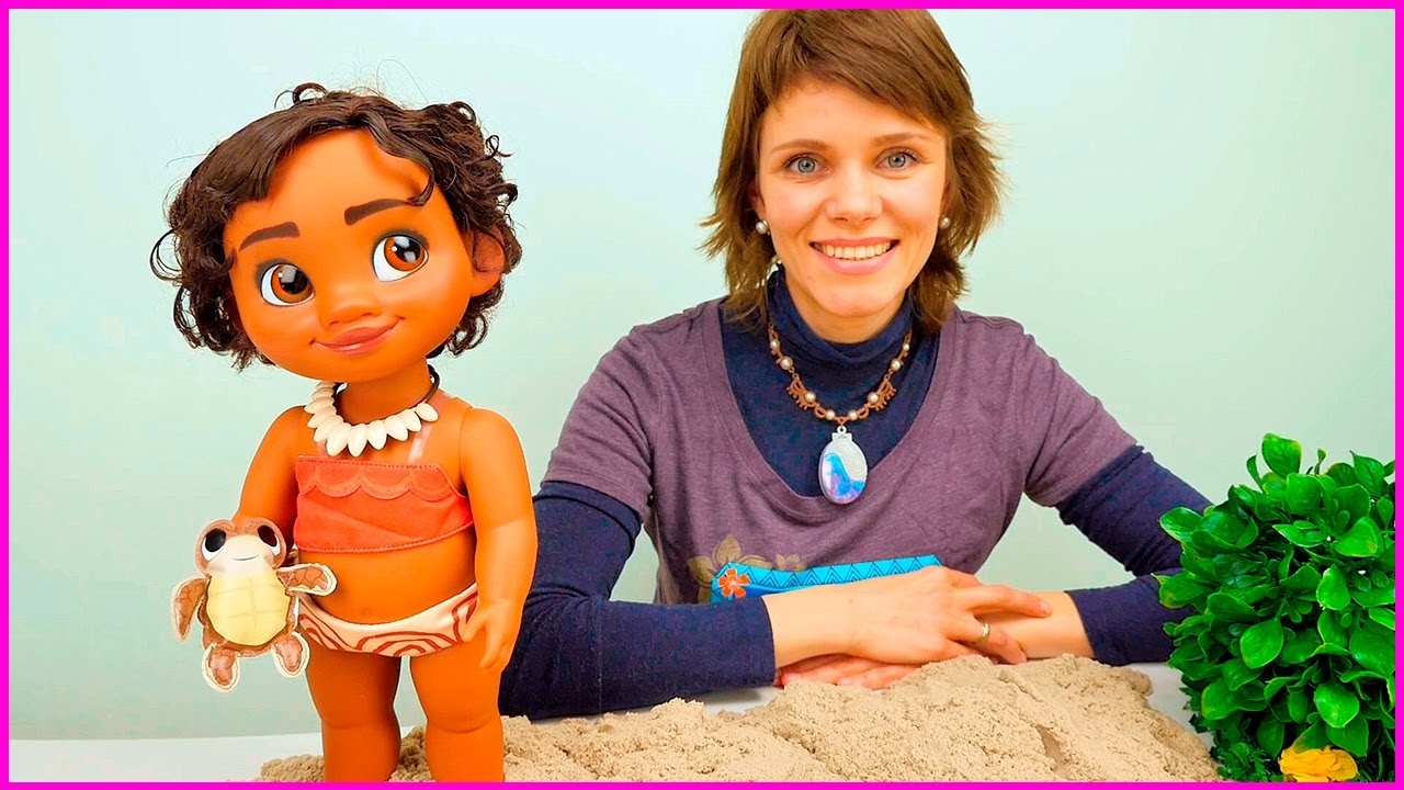 Детское видео: Кукла Моана и Мила играют с Кинетическим песком - Развивающее видео для детей