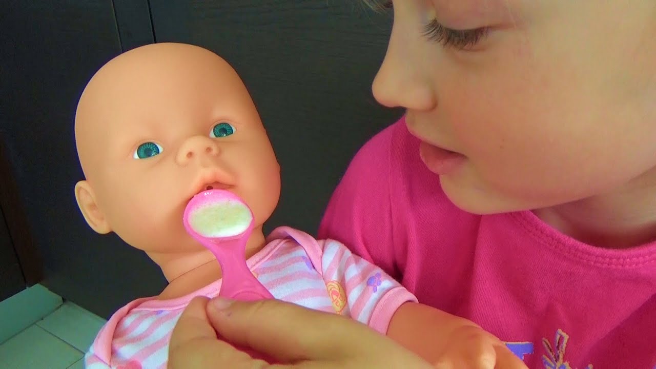 Кукла Нью Борн Беби варим кашу кормим и ухаживаем видео для девочек