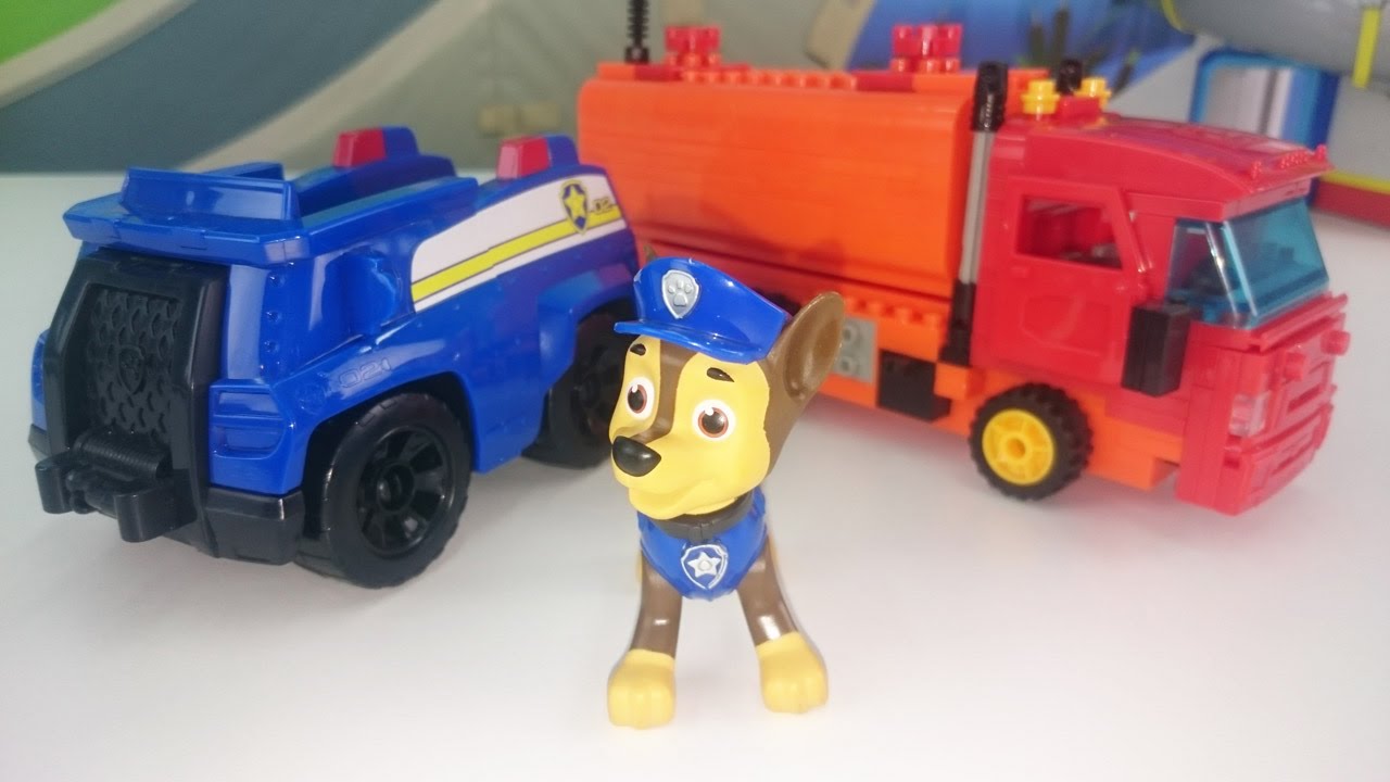 Щенячий патруль собирают бензовоз. Конструктор LEGO Duplo