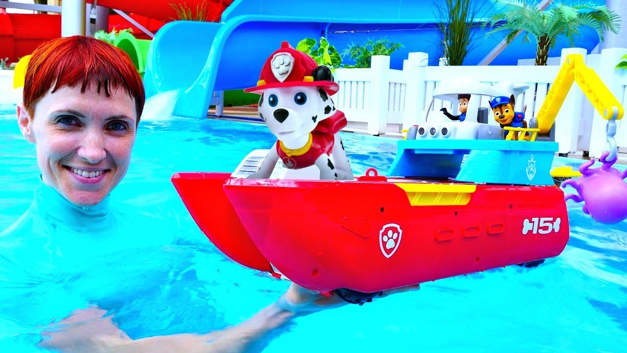 Щенячий патруль и куклы ЛОЛ в аквапарке - Видео для детей.
