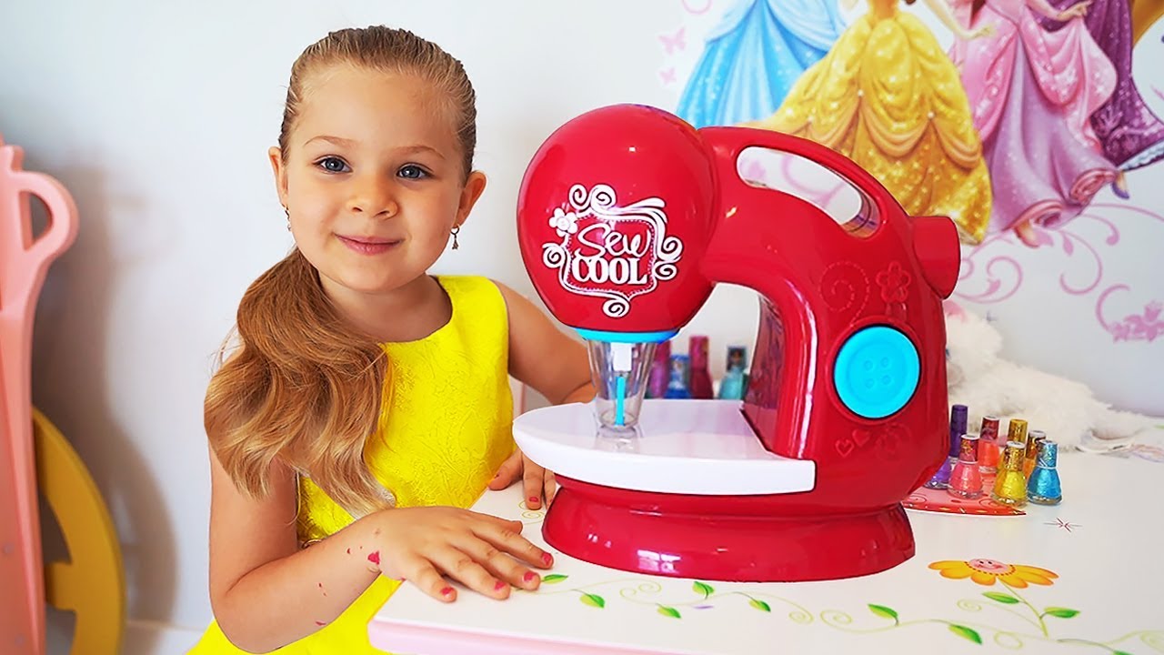 Diana Pretend Play with Toy Sewing machine