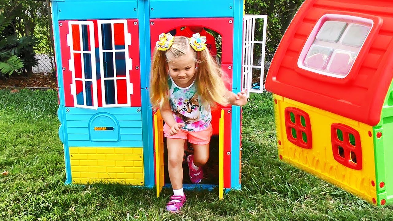 Roma and Diana Pretend Play with Playhouse for kids