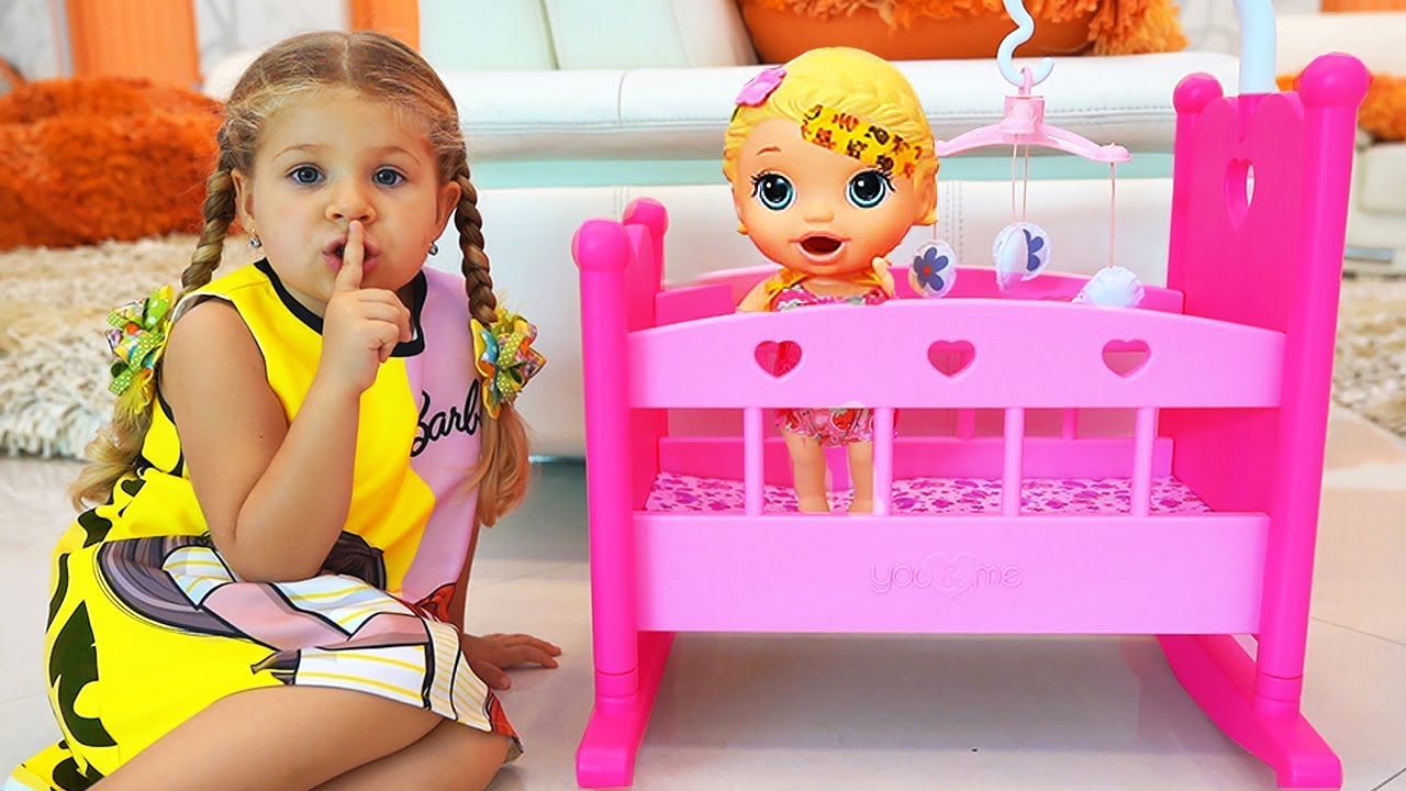 Diana Pretend Play with Baby doll and toys!