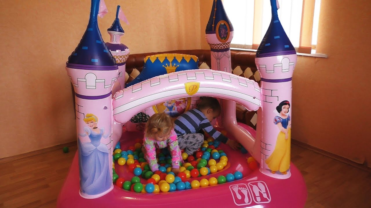 ★ Дисней Принцессы Батут &quot;Замок&quot;. Распаковка и Прыжки. Disney Princesses Castle Trampoline