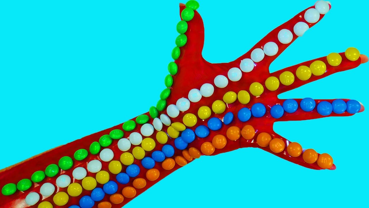 Учим цвета Много конфет M&Ms Развивающее Видео для детей Поем Песню про пальчики Семья пальчиков