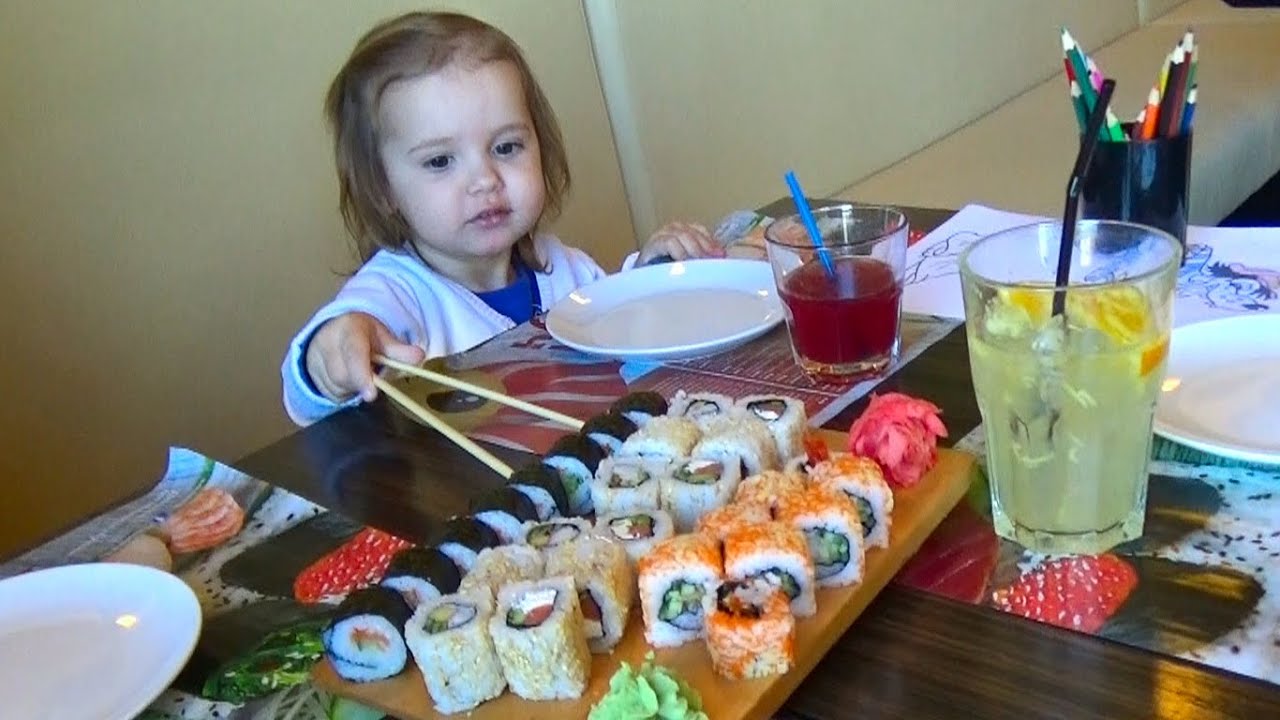 Сушия - кушаем роллы и суши