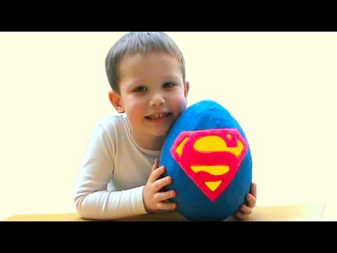 СУПЕРМЕН огромное яйцо с сюрпризом открываем игрушки SUPERMAN