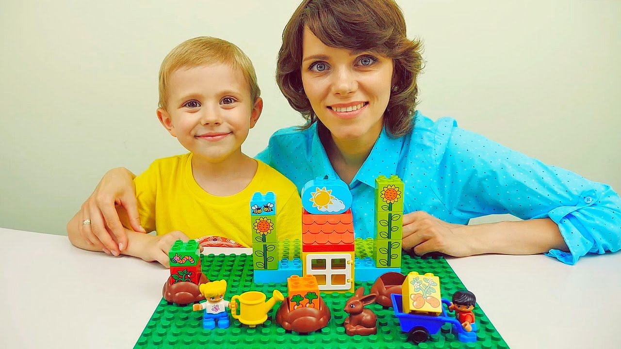 Лего огород и Даник с мамой. Собираем конструктор Lego Duplo мой первый сад. Видео детям