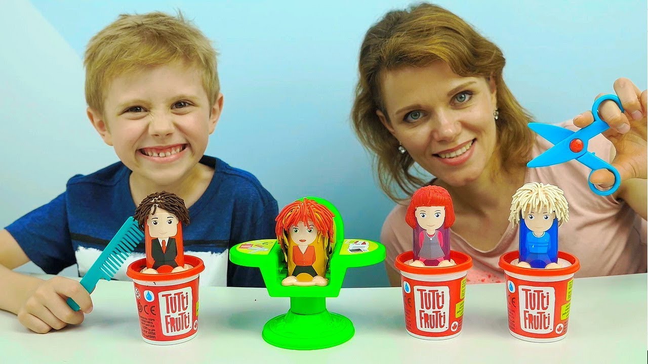Даник и Мама играют в парикмахеров - Творческие игры для Детей с наборами Тутти Фрутти