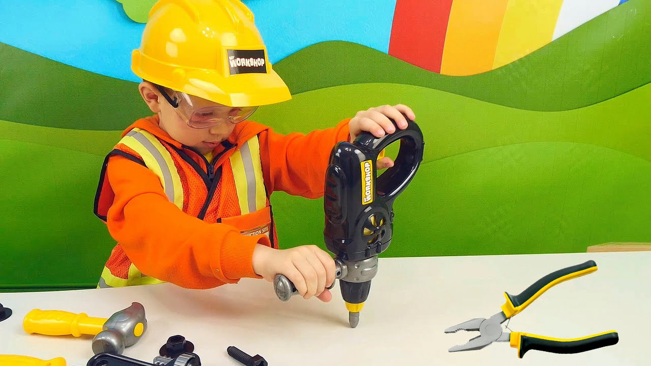 Маленький строитель Даник и Игры с Игрушками для мальчиков - Детские инструменты и машинка Bruder
