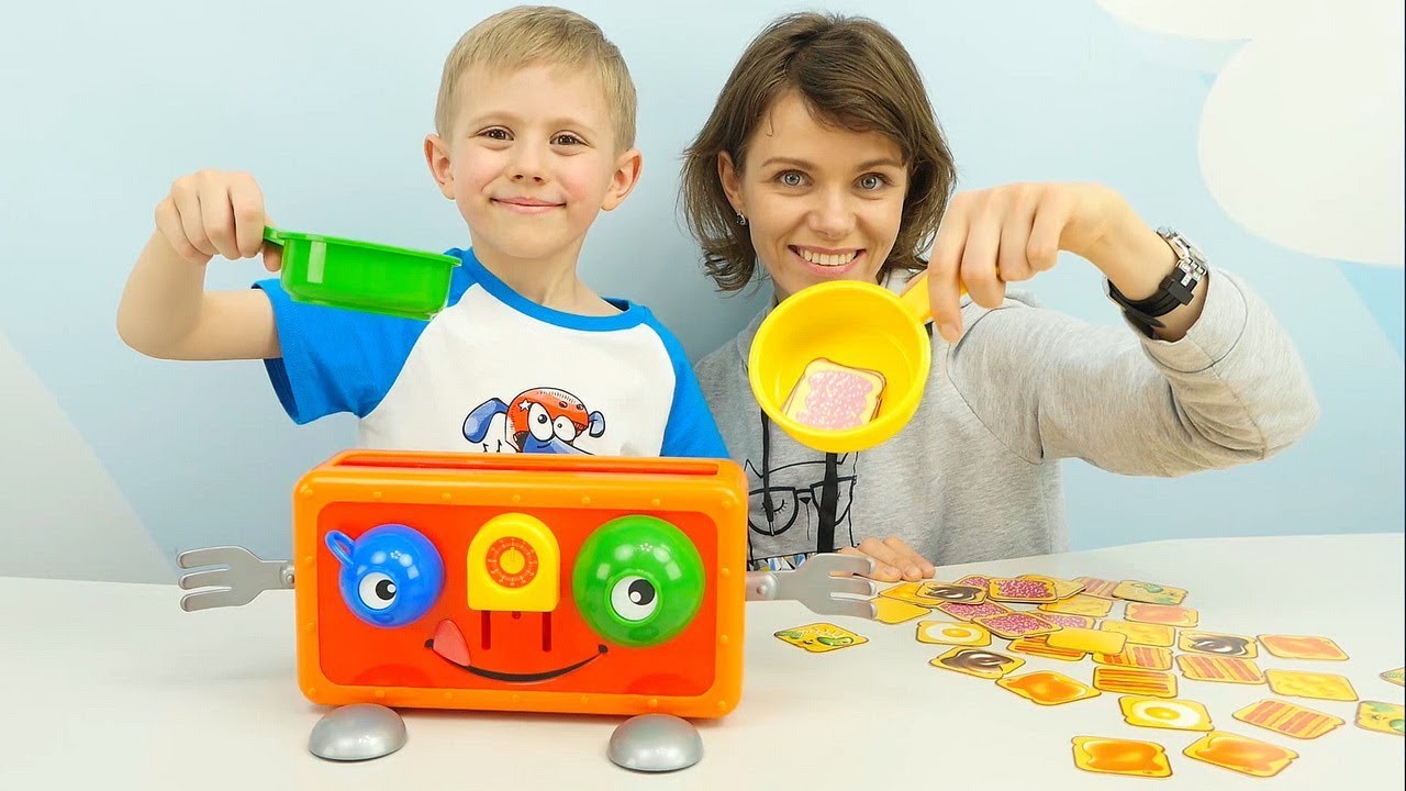 ВЕСЁЛЫЙ ТОСТЕР для детей - Играем с Даником и его мамой в смешную игру для детей CRAZY TOASTER