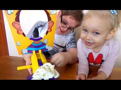 Детский челлендж Пирог в лицо! Алиса и Лева играют в веселую игру для детей Pie Face challenge