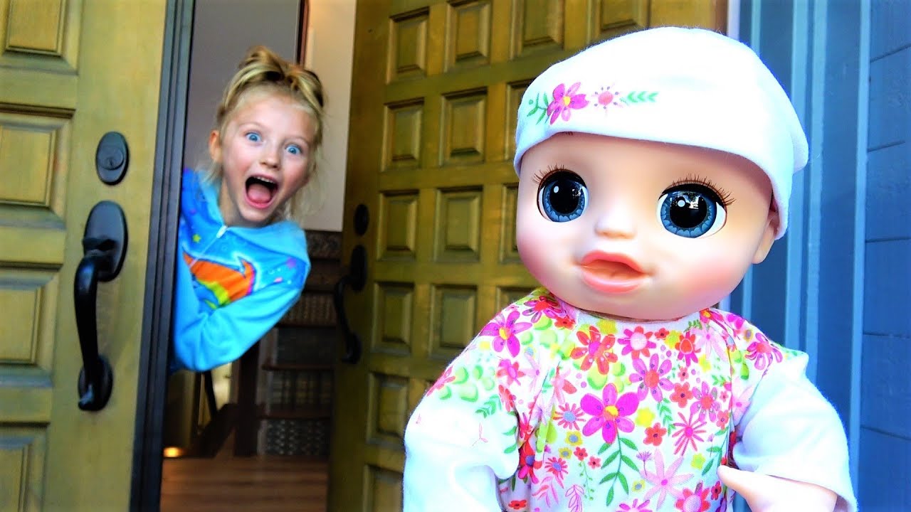 Полина и говорящая кукла Baby Alive. Сюрприз под дверью