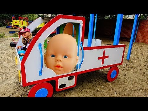 Кукла Беби Бон гуляет на Детской Игровой Площадке