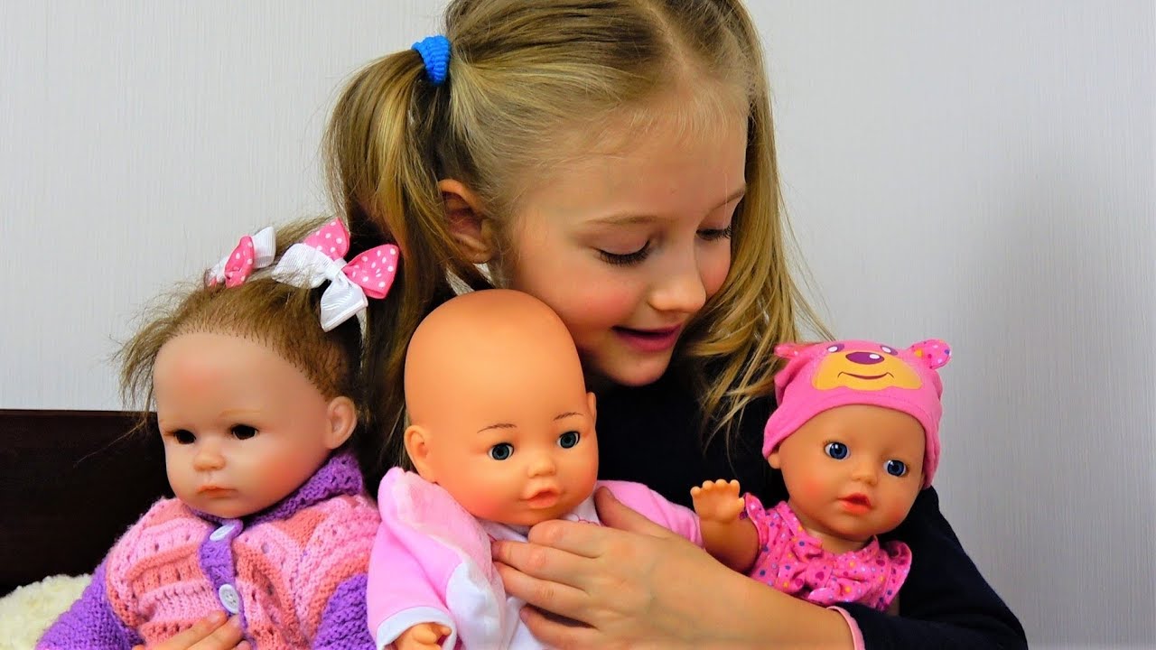 Видео куклы мамы. Куклы Дочки матери. Куклы для девочек. Дочки матери игра. Девочка играет в куклы.