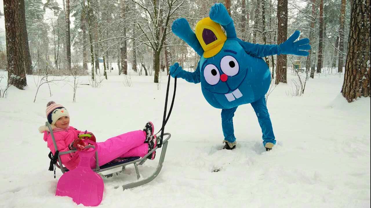 Зимние игры с Кроликом в лесу смешное видео  для детей