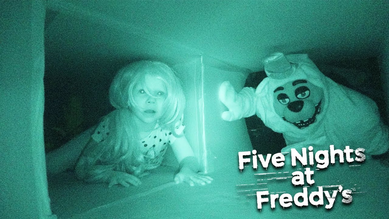 ПЯТЬ НОЧЕЙ У ФРЕДДИ В РЕАЛЬНОЙ ЖИЗНИ! ТОМ СПАСАЕТ ЭМИЛИ! Five Nights At Freddy&#39;s in real life