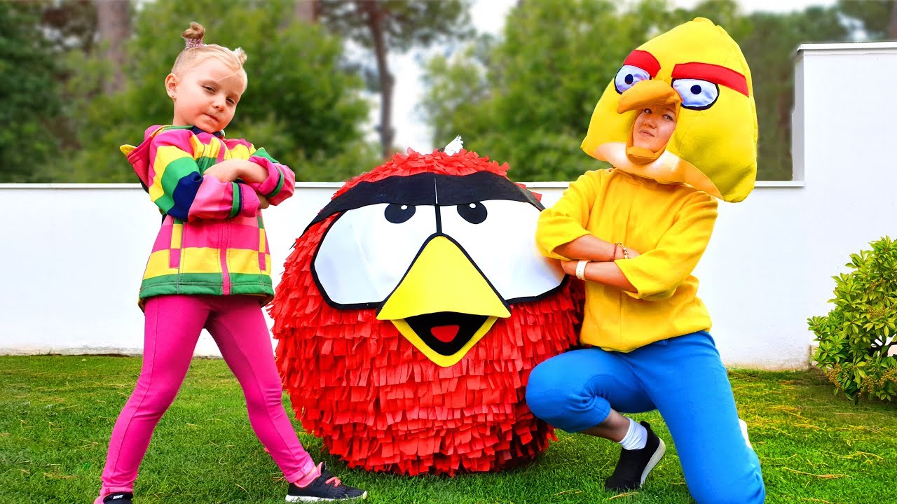 Alisa and Huge surprise ball with angry birds toys